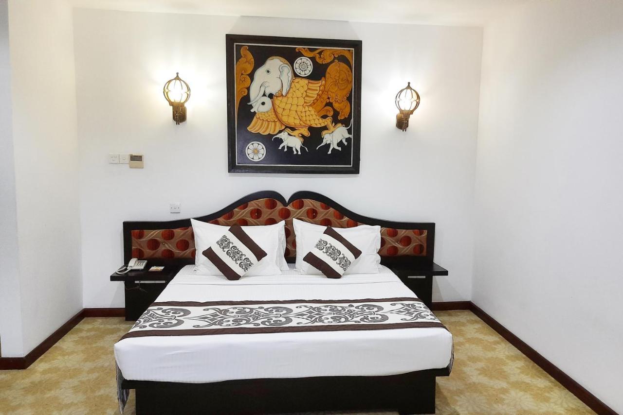 Royal Kandyan Exterior photo