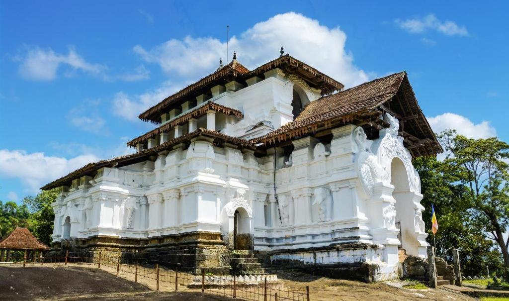 Royal Kandyan Exterior photo